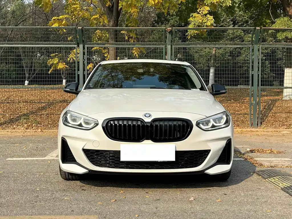 BMW 1 Series 2023 из CN, фото 4