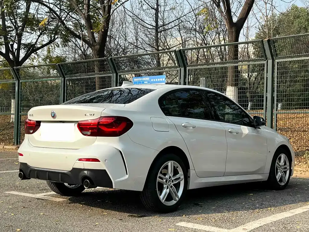 BMW 1 Series 2023 из CN, фото 10