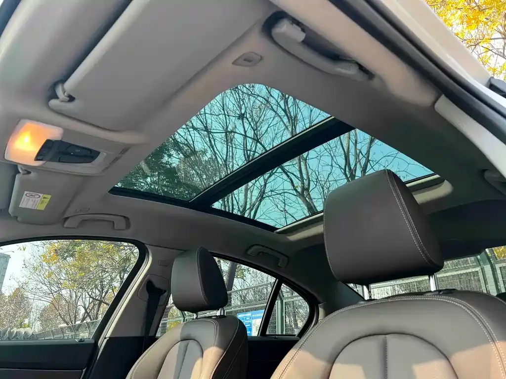 BMW 1 Series 2023 из CN, фото 6