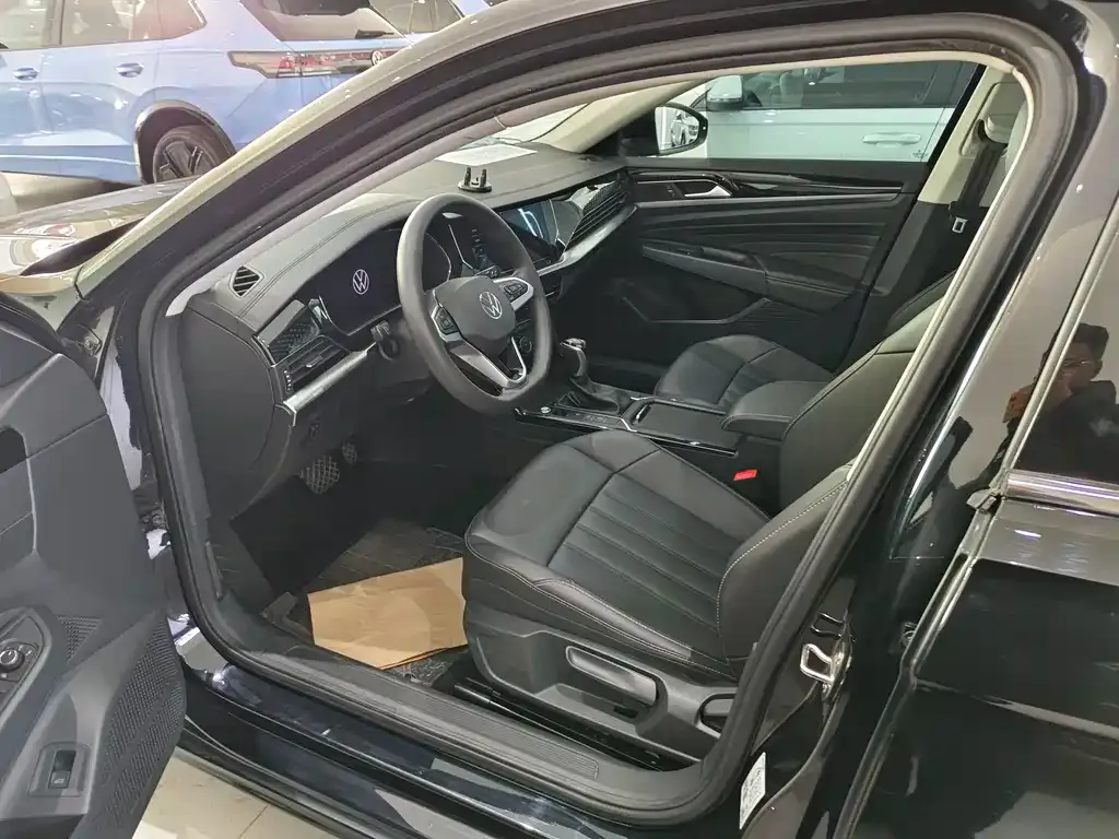 Volkswagen Passat 2023 из CN, фото 7