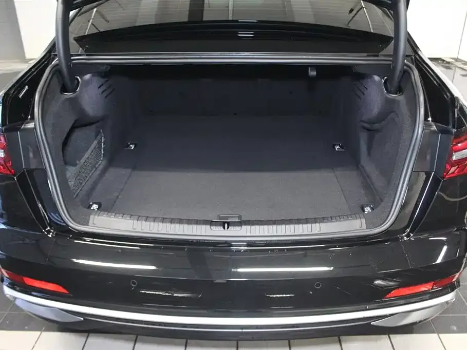 Audi A6L 2024 из CN, фото 5