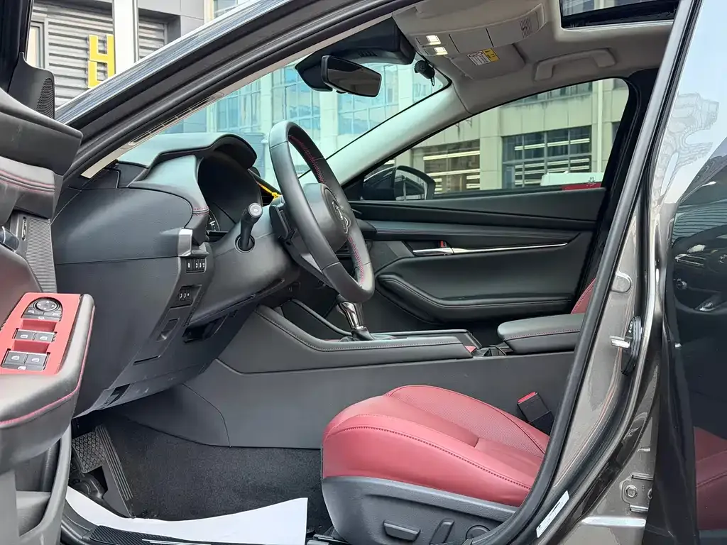 Mazda 3 Axela 2025 из CN, фото 4