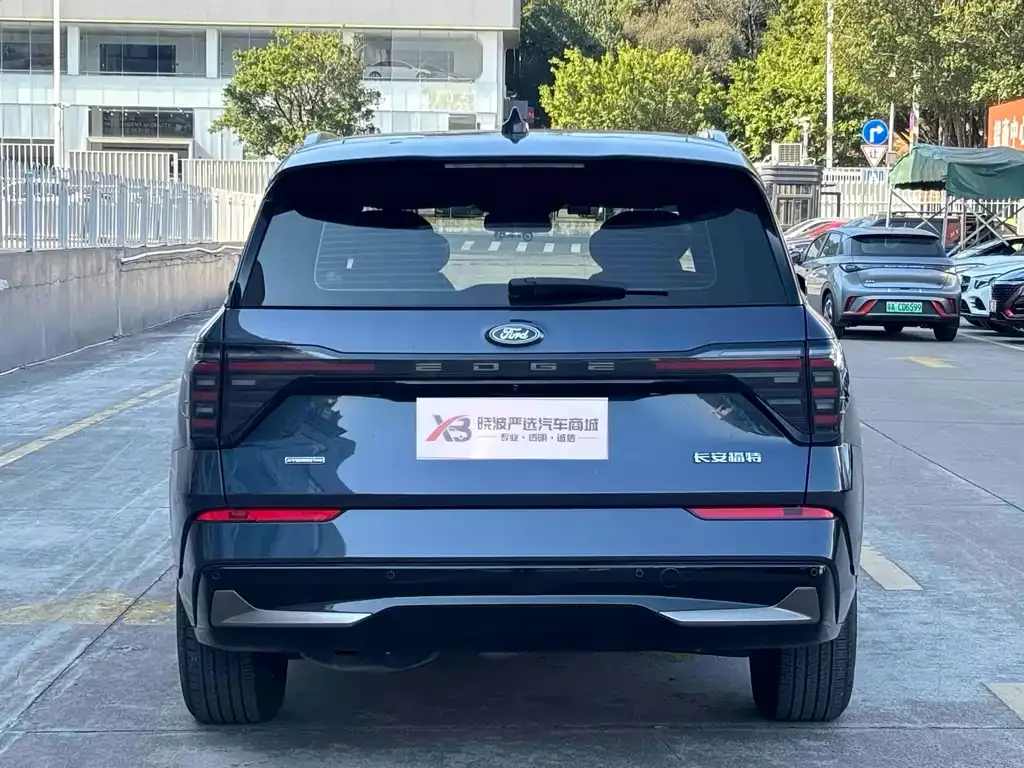 Ford Edge — фото 10
