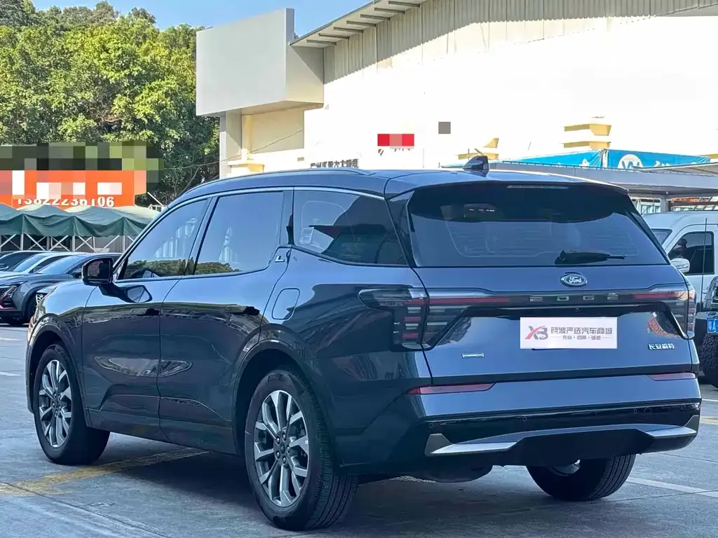 Ford Edge — фото 8
