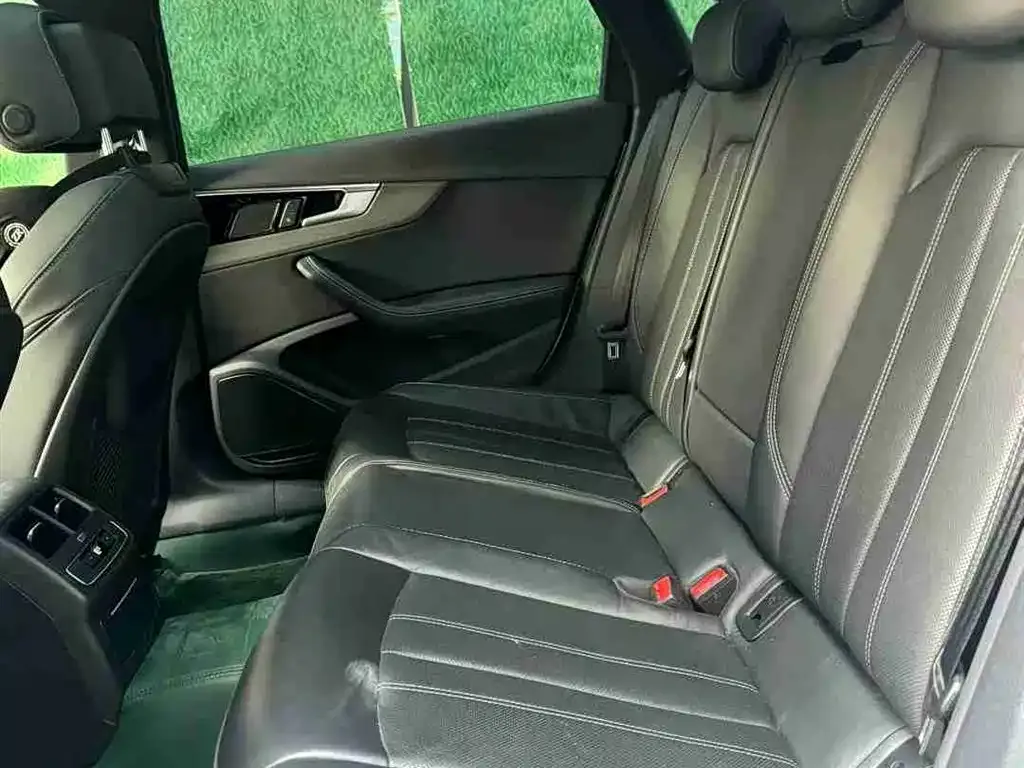 Audi A4L 2023 из CN, фото 10