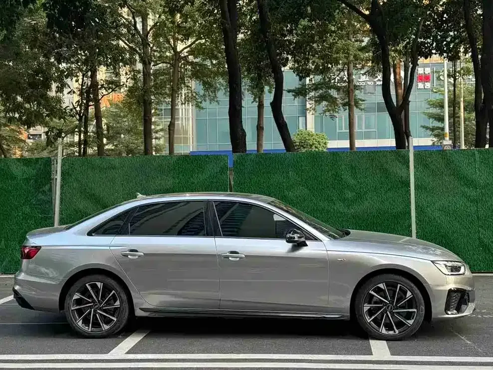 Audi A4L 2023 из CN, фото 4
