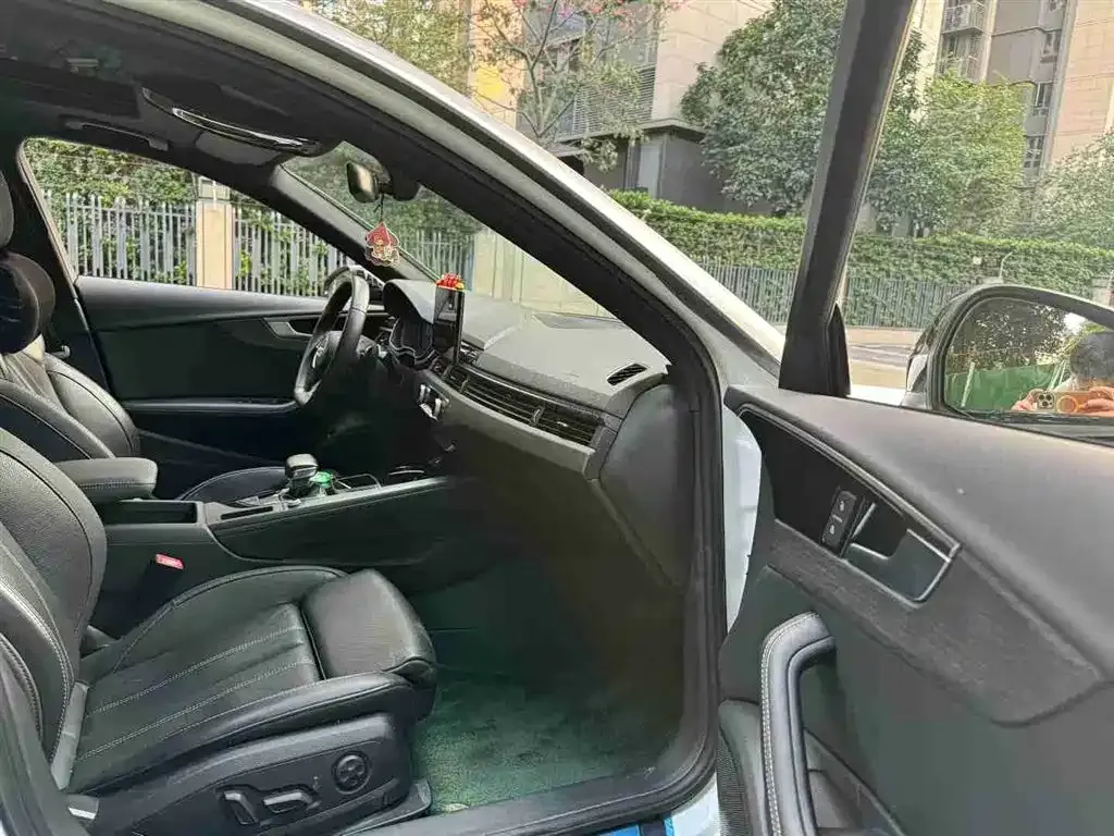 Audi A4L 2023 из CN, фото 8
