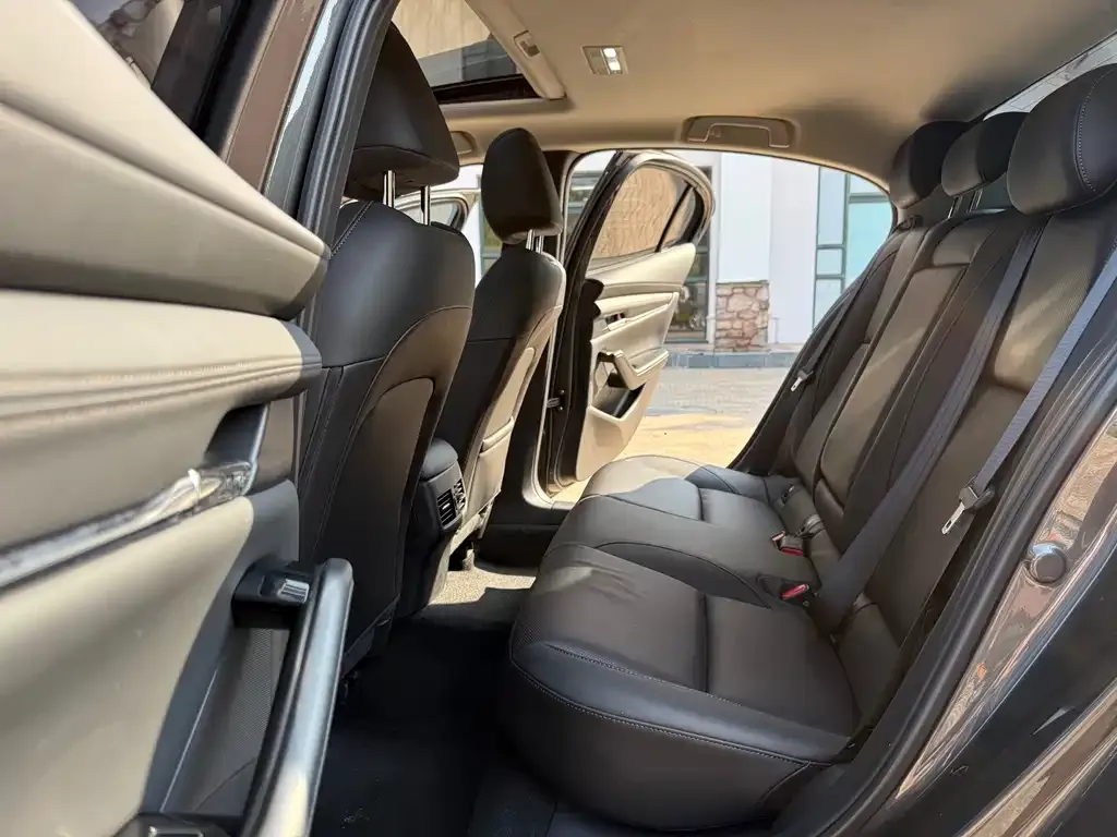 Mazda 3 Axela 2023 из CN, фото 10