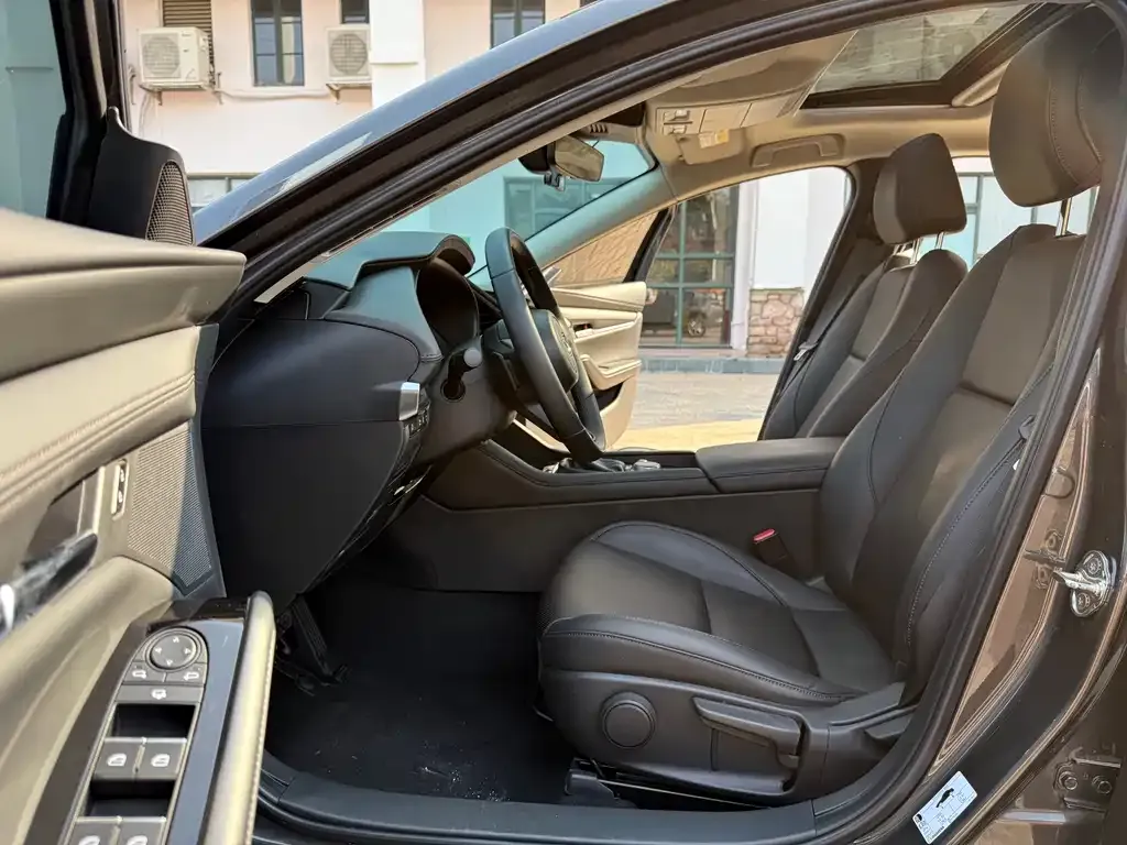 Mazda 3 Axela 2023 из CN, фото 9