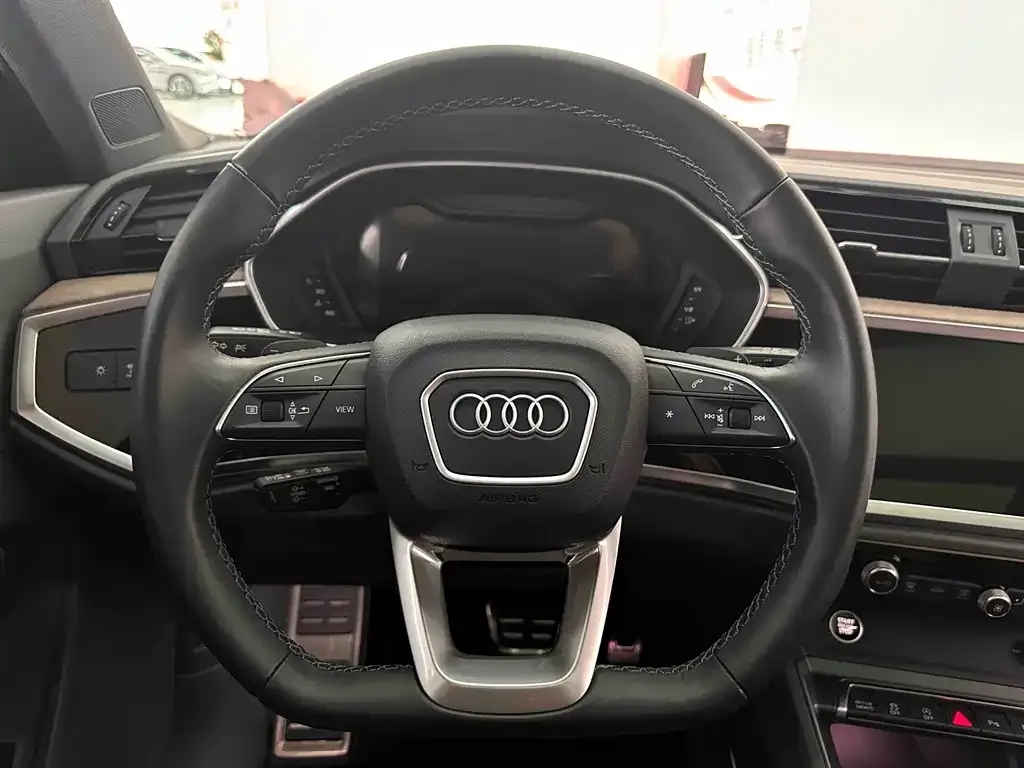 Audi Q3 — фото 8