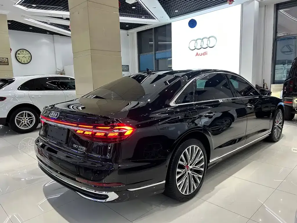 Audi A8 — фото 3