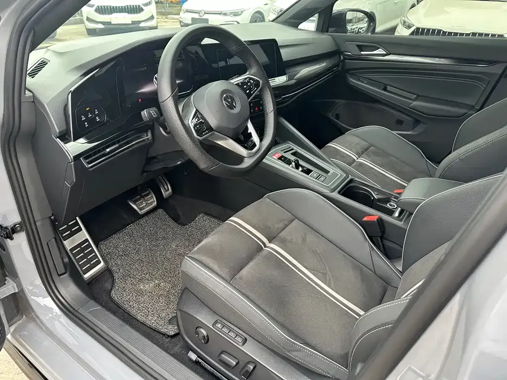 Volkswagen Golf 2023 из CN, фото 6