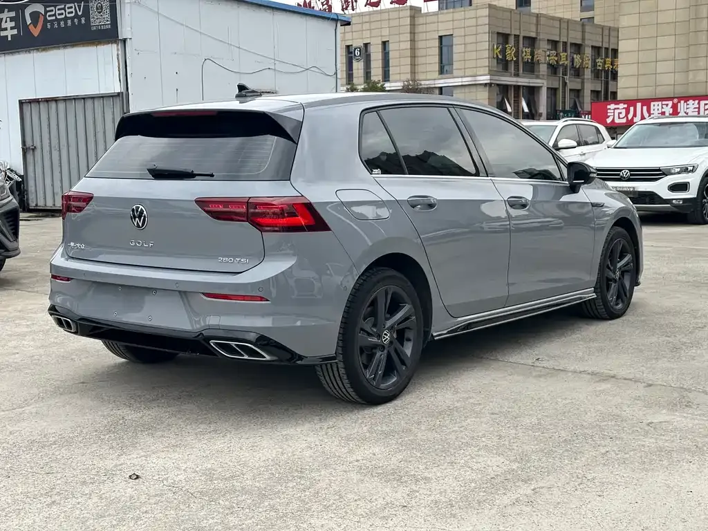 Volkswagen Golf 2023 из CN, фото 8