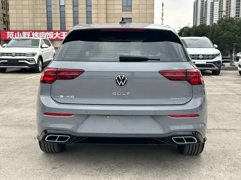Volkswagen Golf 2023 из CN, фото 7