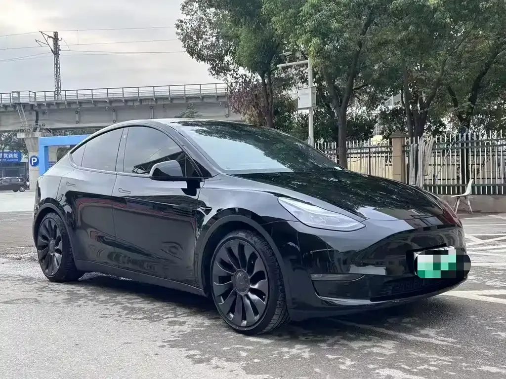 Tesla Model Y — фото 5