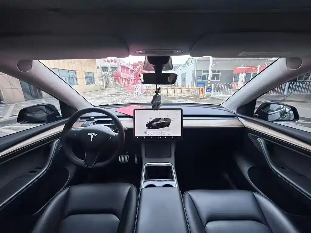 Tesla Model Y — фото 4