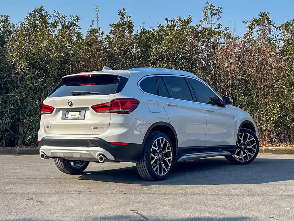 BMW X1 — фото 9