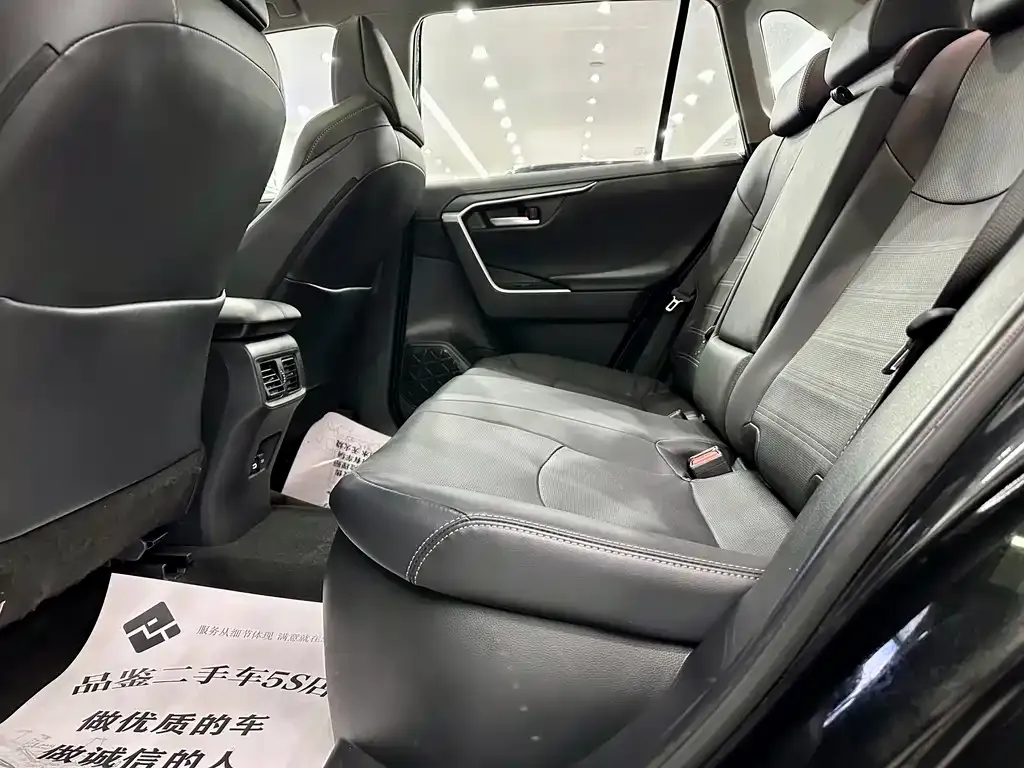 Toyota Wildlander 2023 из CN, фото 3