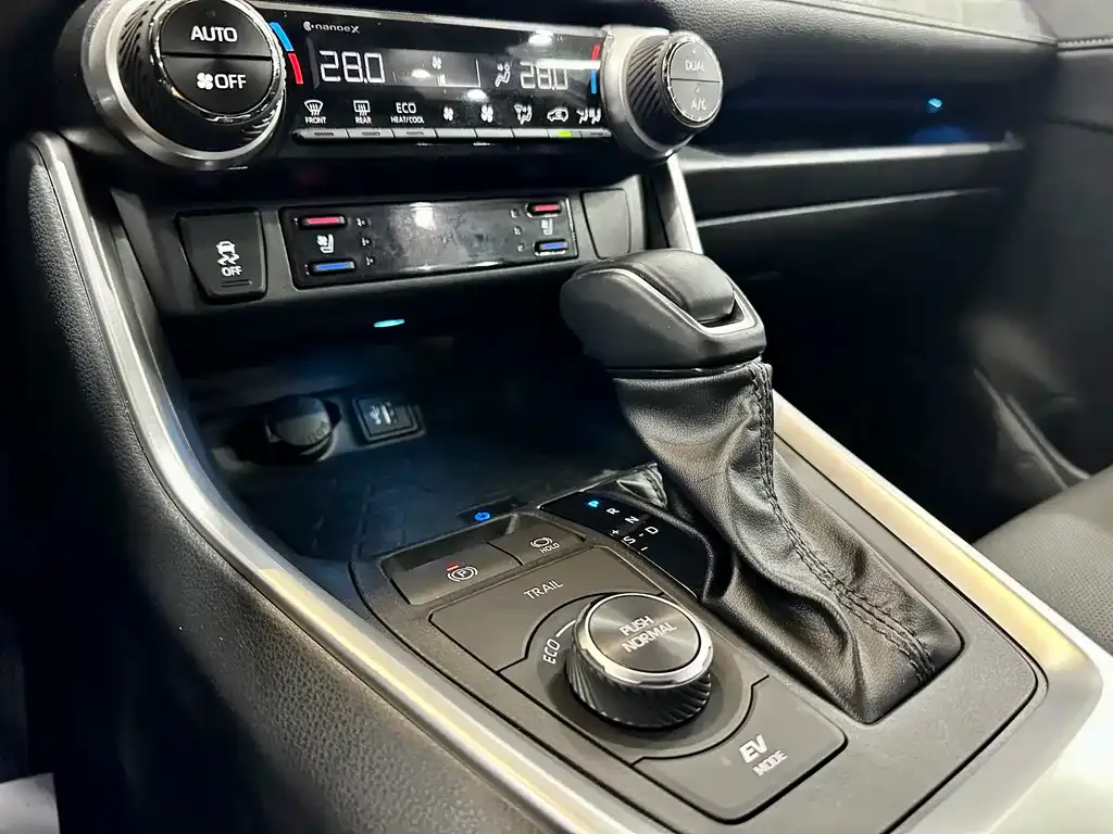 Toyota Wildlander 2023 из CN, фото 2