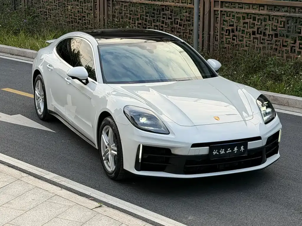 Porsche Panamera — фото 1