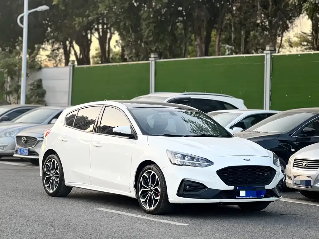 Ford Focus 2022 из CN, фото 5