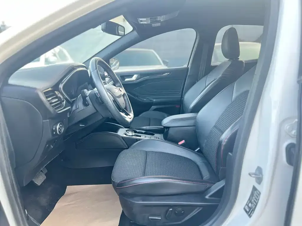 Ford Focus 2022 из CN, фото 4