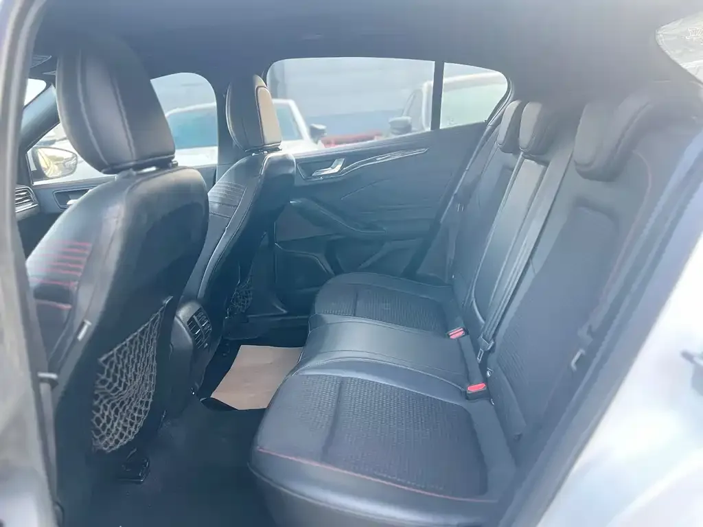 Ford Focus 2022 из CN, фото 2