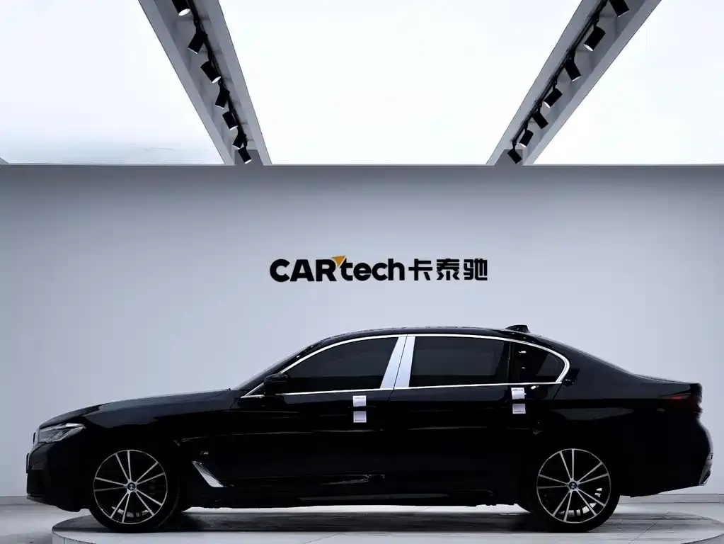 BMW 5 Series 2022 из CN, фото 9