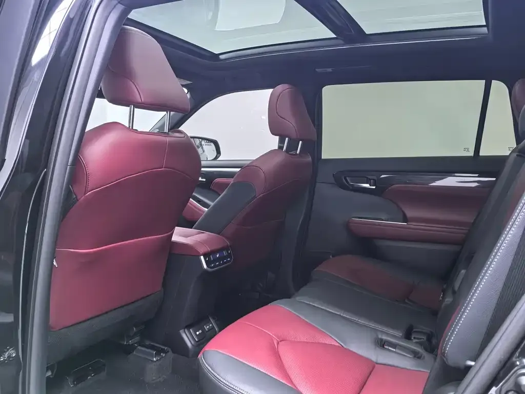 Toyota Crown Kluger 2021 из CN, фото 4