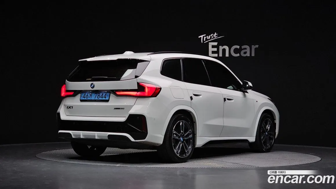 BMW iX1 2023 из KR, фото 2
