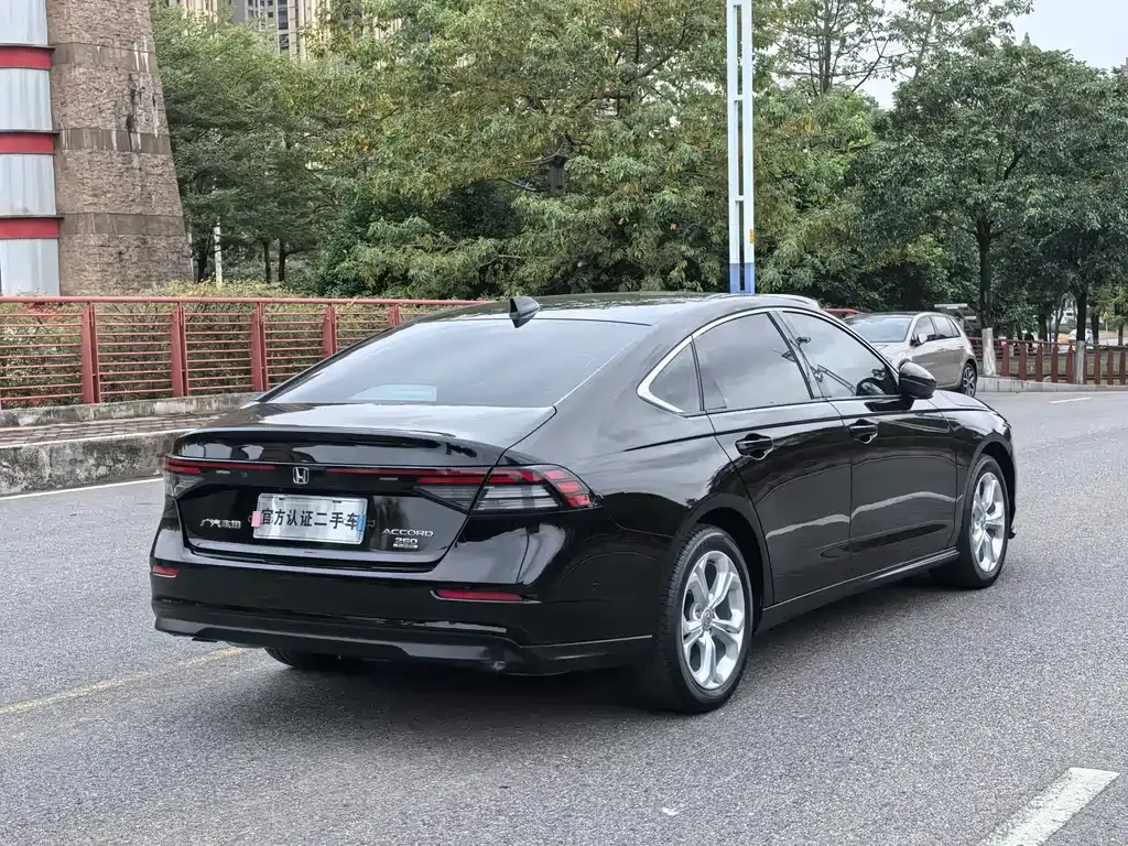 Honda Accord — фото 10