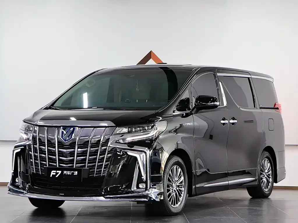 Toyota Alphard — фото 1