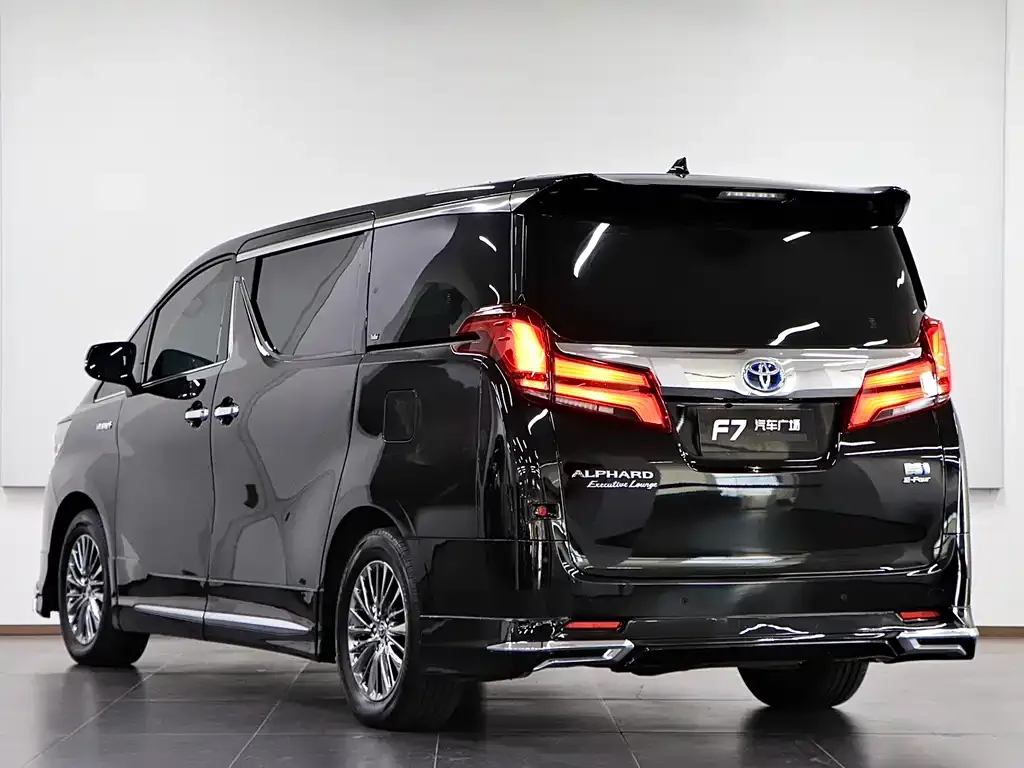 Toyota Alphard — фото 6