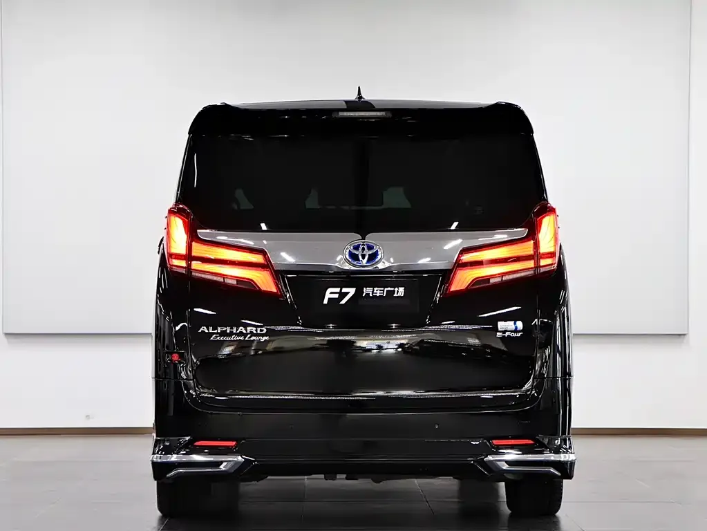 Toyota Alphard — фото 8