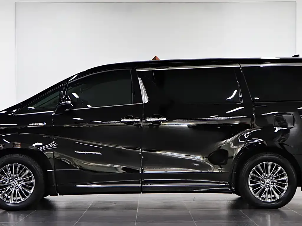 Toyota Alphard — фото 5