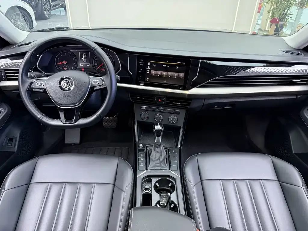 Volkswagen Passat 2021 из CN, фото 3