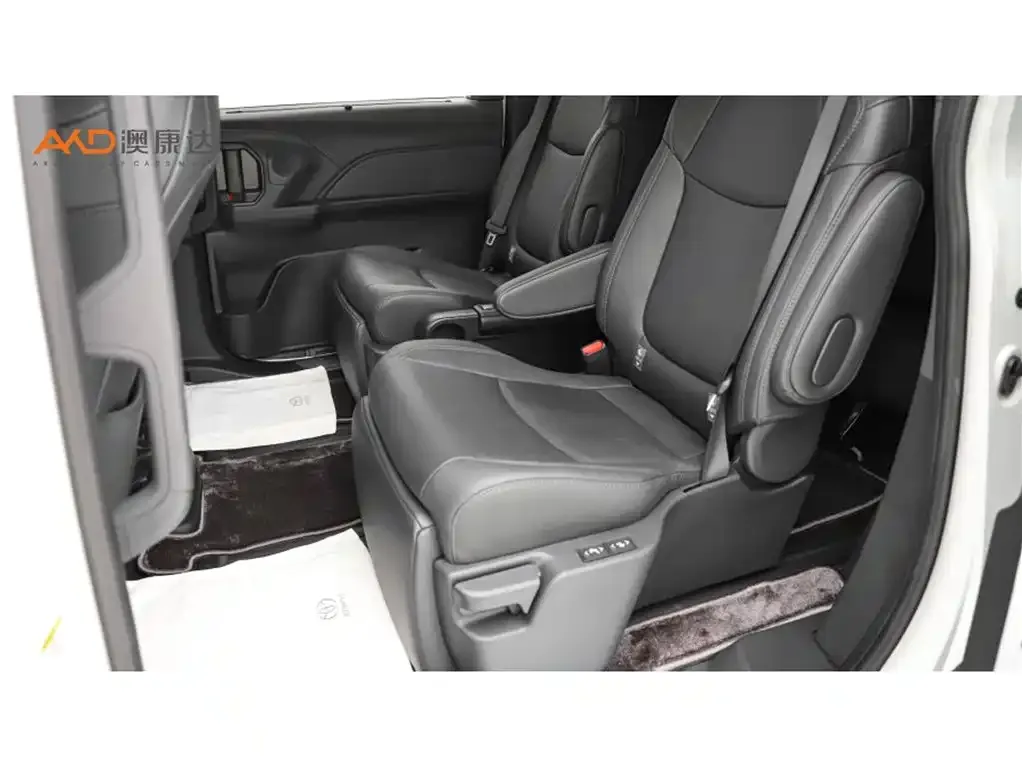 Toyota Sienna 2024 из CN, фото 5