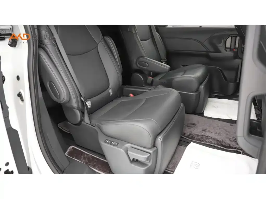 Toyota Sienna 2024 из CN, фото 2