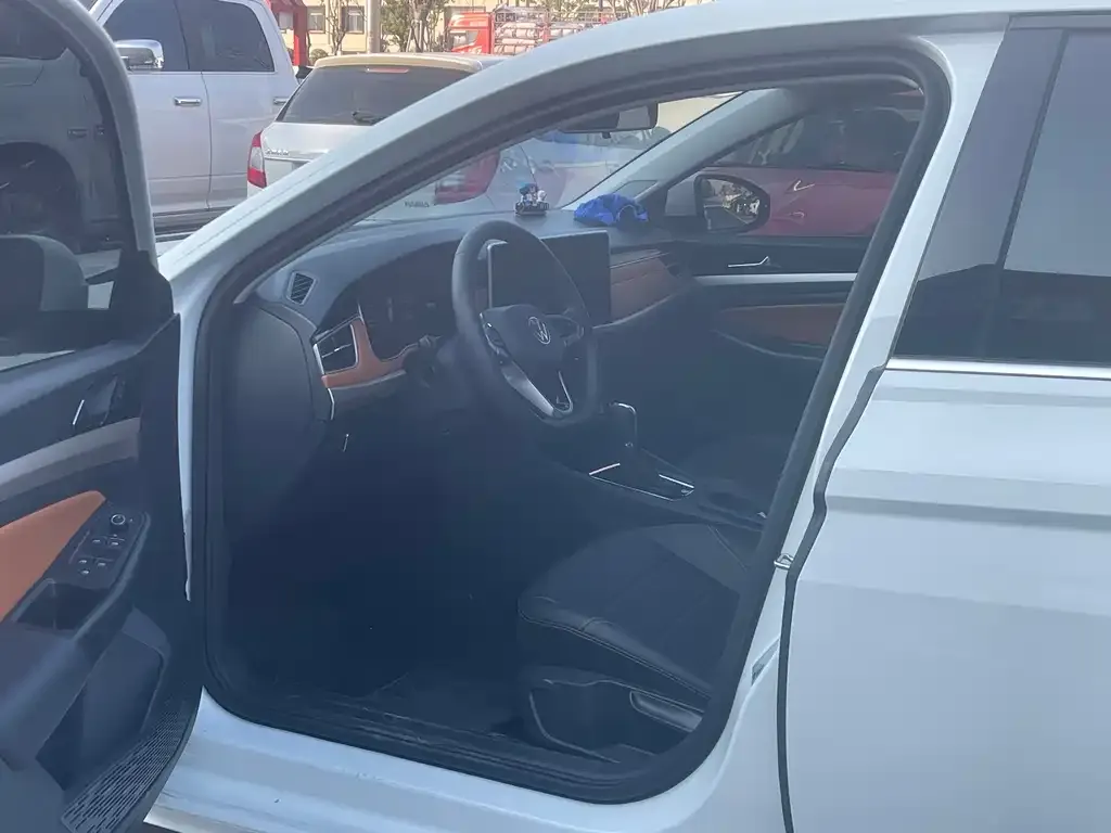 Volkswagen Bora 2024 из CN, фото 2