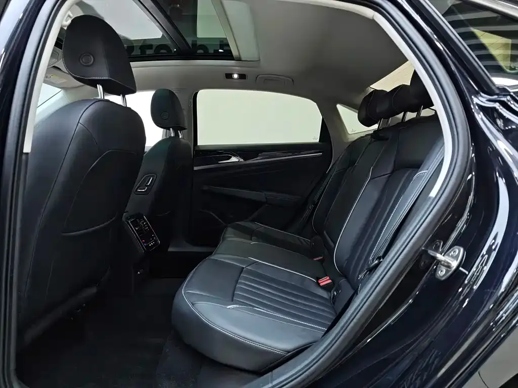 Volkswagen Passat 2023 из CN, фото 5
