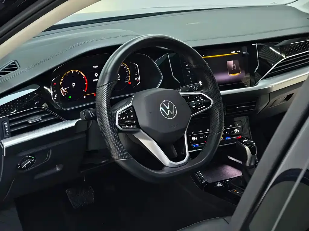 Volkswagen Passat 2023 из CN, фото 10