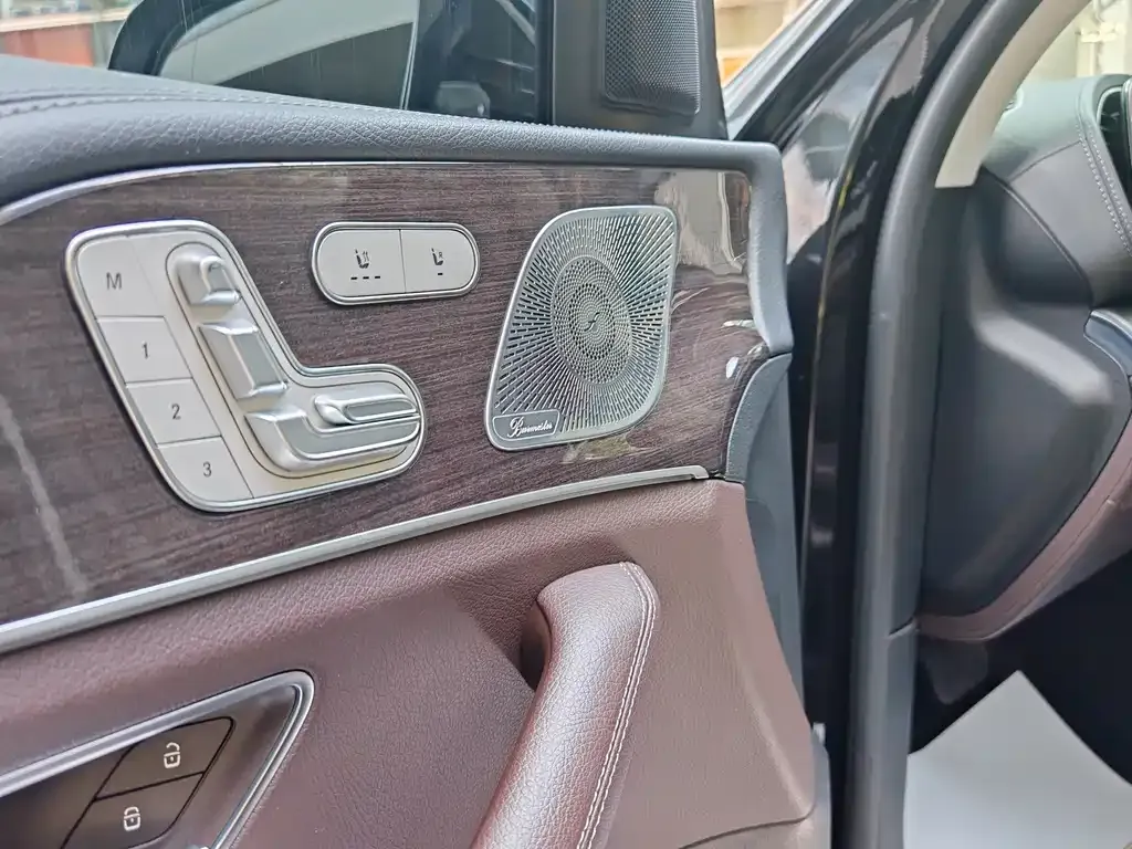 Mercedes-Benz GLS — фото 10