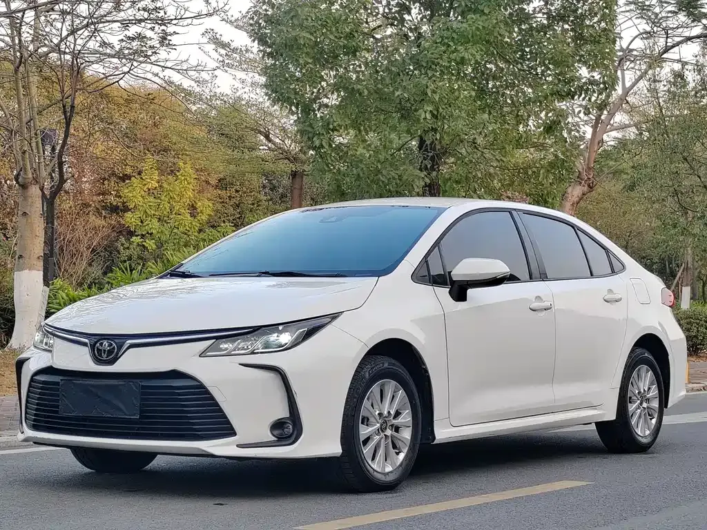 Toyota Corolla 2024 из CN, фото 1