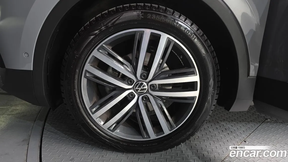 Volkswagen Tiguan — фото 7