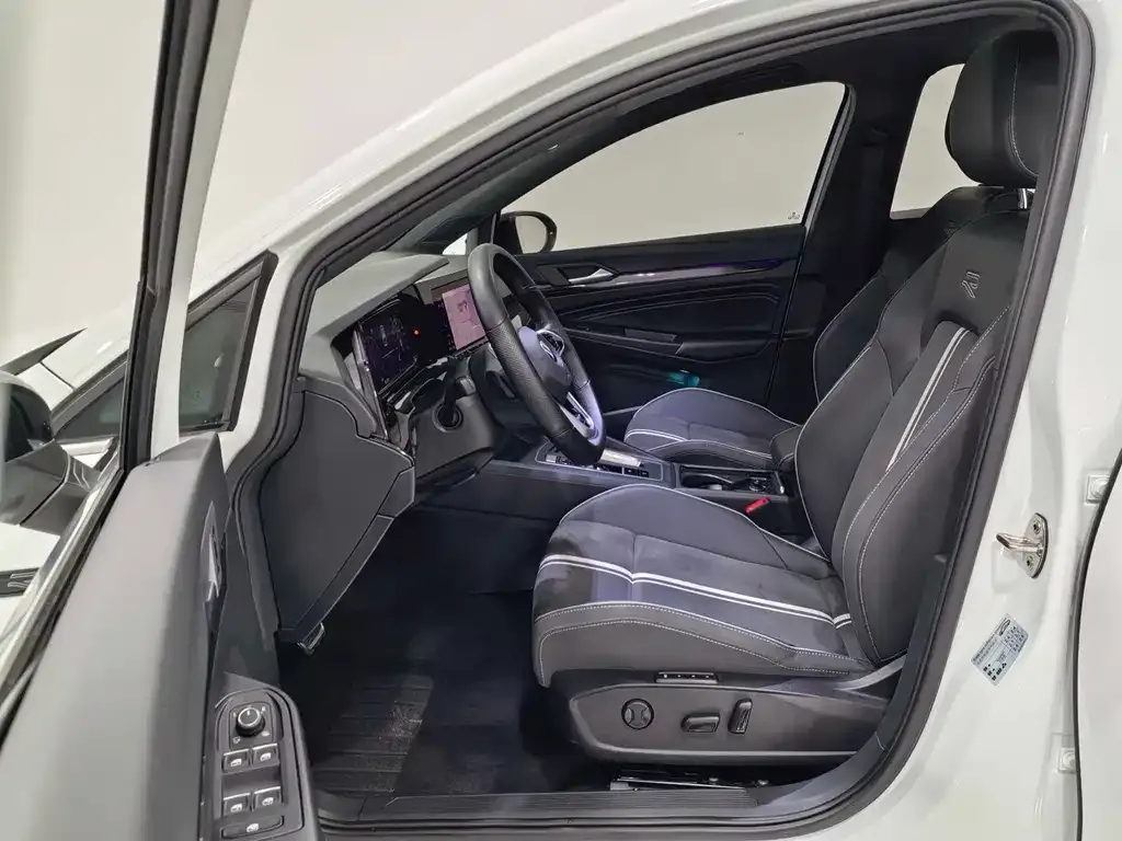 Volkswagen Golf 2022 из CN, фото 10
