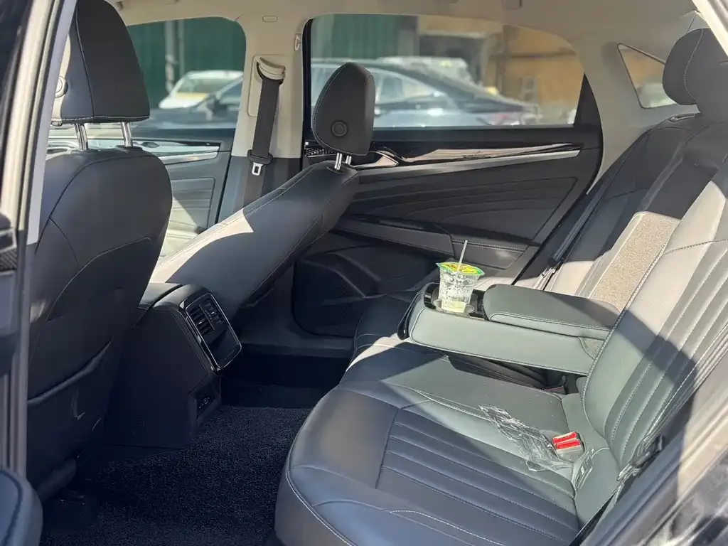 Volkswagen Passat 2022 из CN, фото 4