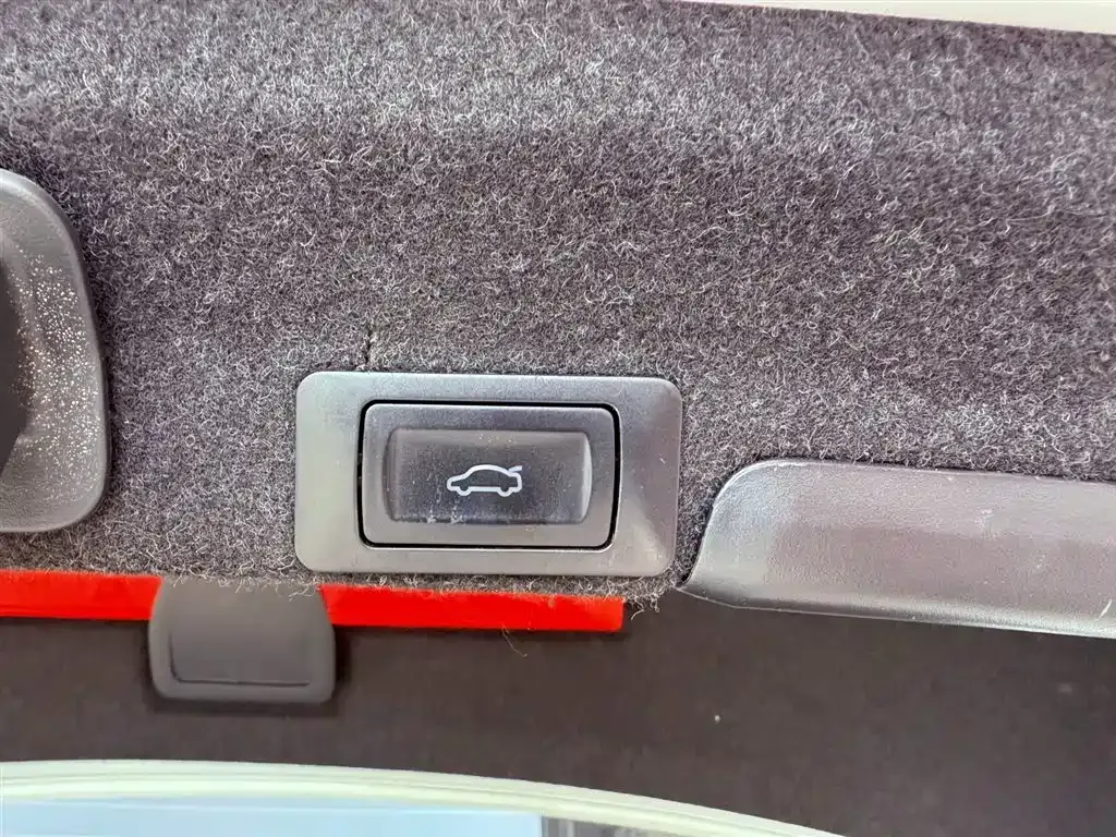 Audi A4L 2023 из CN, фото 9