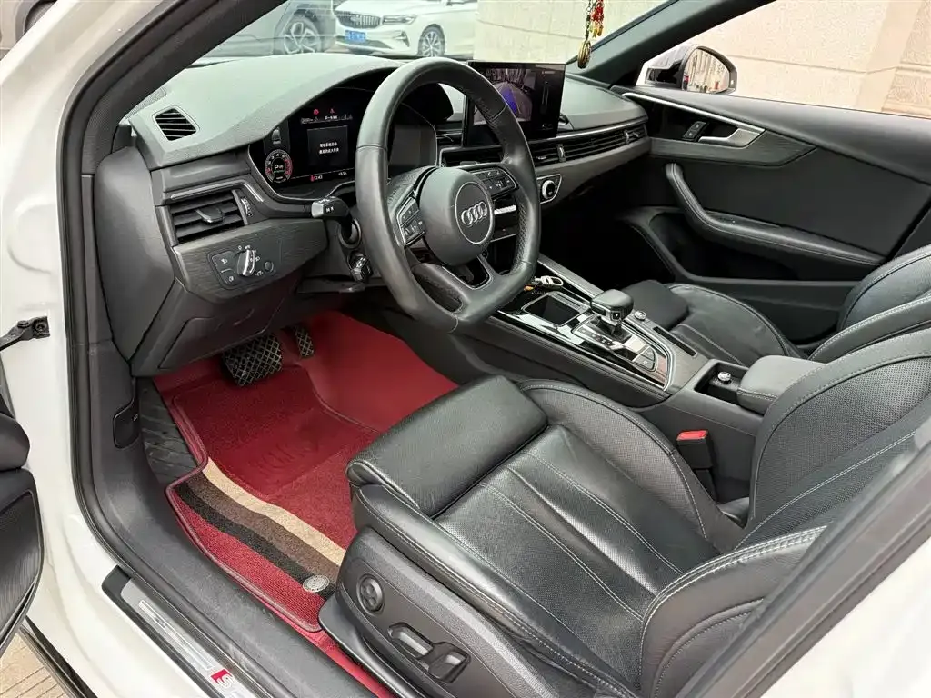 Audi A4L 2023 из CN, фото 4