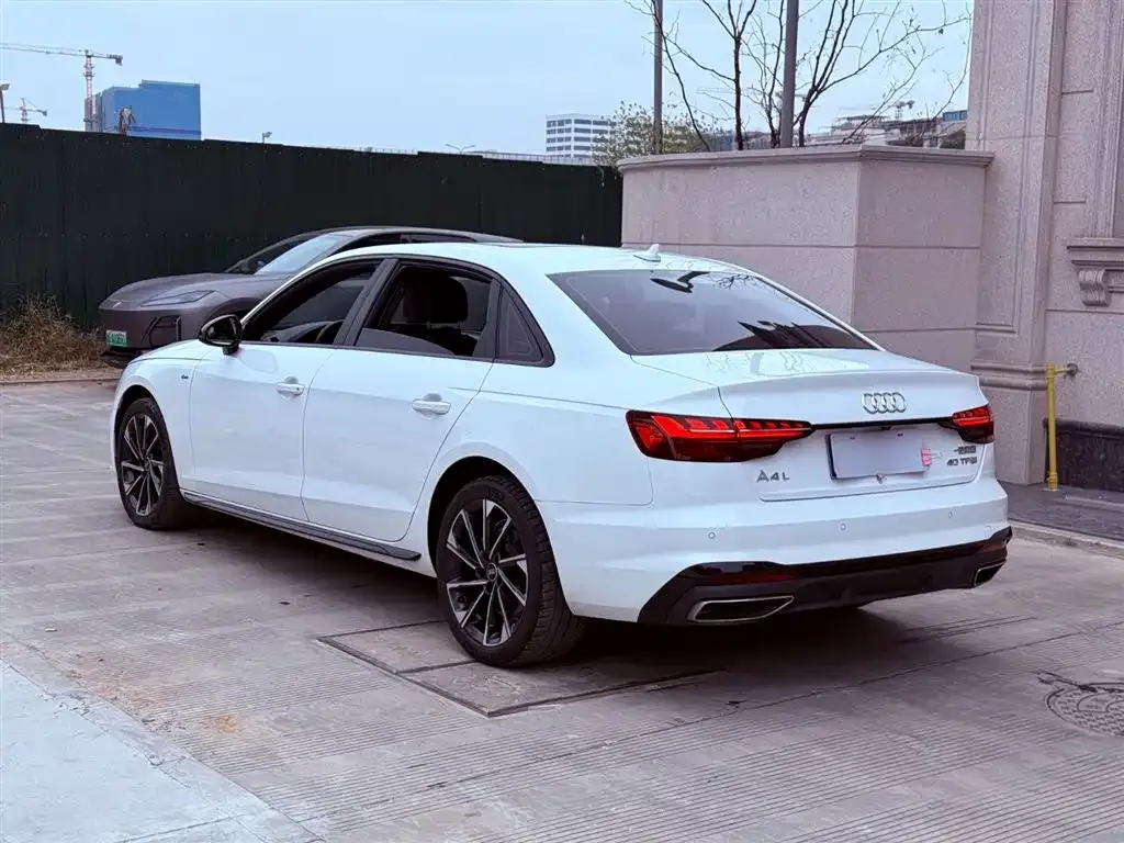 Audi A4L 2023 из CN, фото 10