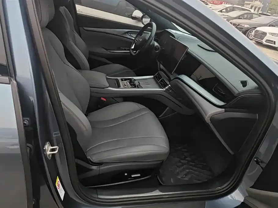 BYD Seal — фото 8